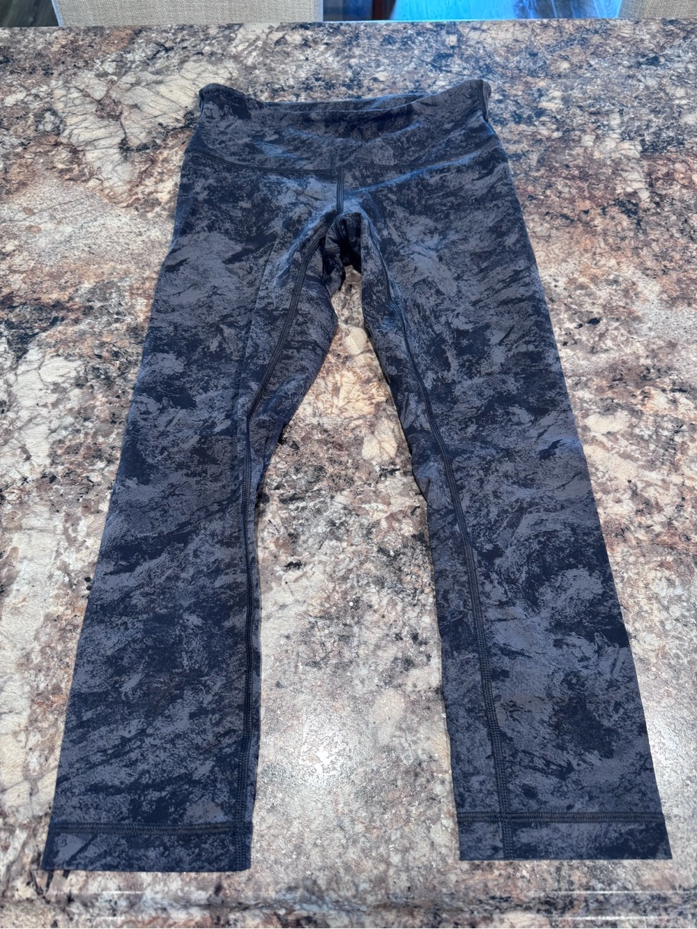 lululemon athletica women’s Charcoal Black Marble-Print capri Leggings